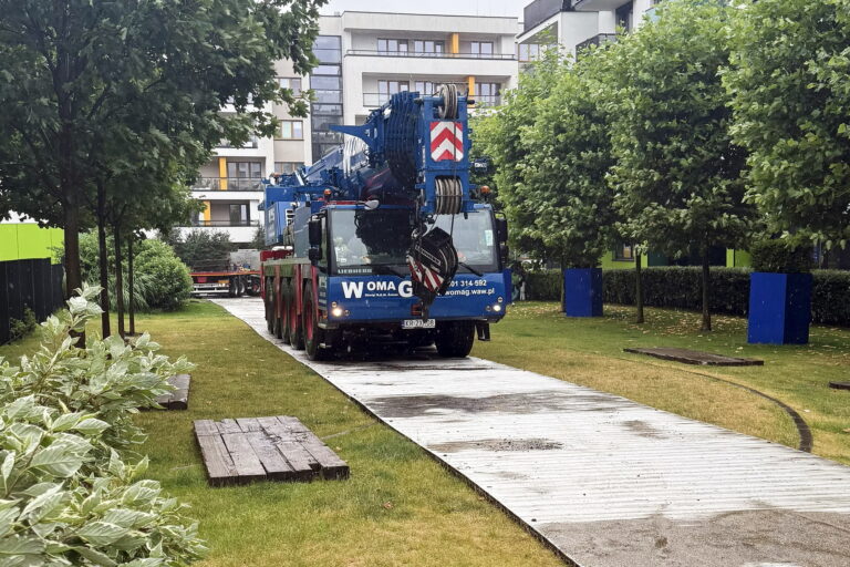 droga tymczasowa z płyt aluminiowych w Warszawie