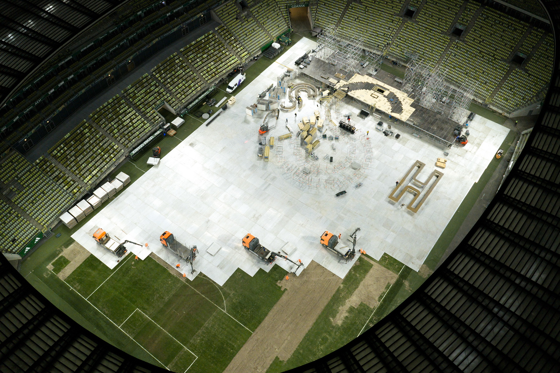 sanah na stadionach - podloza eventowe alu deck
